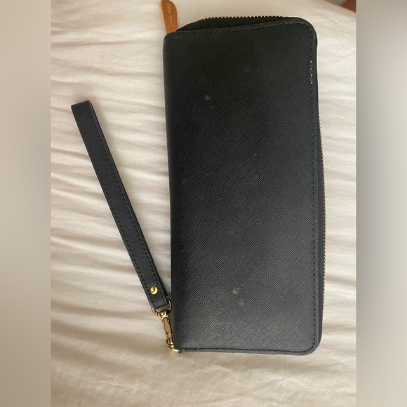 MK Black Wallet - Picture 2 of 5